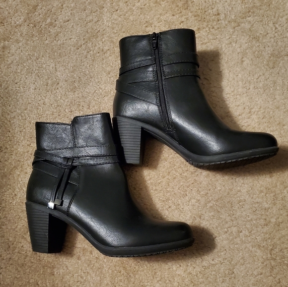 Croft & Barrow Katharine Boots - Picture 1 of 5